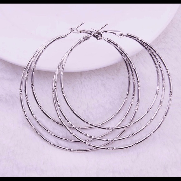 HOOP EARRINGS - Picture 6 of 6